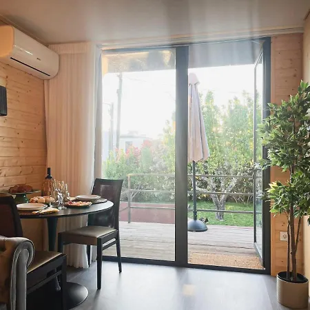 Mom - Mateus On Modular Vakantiehuis